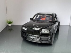 Alternative view of Rolls Royce Cullinan 1:20 Scale Diecast Collectible Model