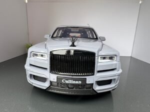 Alternative view of Rolls Royce Cullinan 1:20 Scale