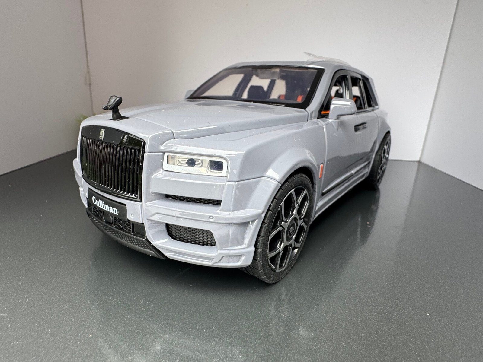 Rolls Royce Cullinan 1:20 Scale - Image 3