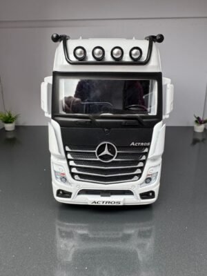 Alternative view of Mercedes Benz Actros Truck 1:24 Scale Diecast Collectible Model