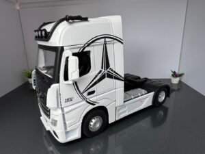 Mercedes Benz Actros Truck 1:24 Scale Diecast Collectible Model