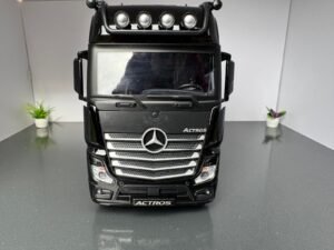 Alternative view of Mercedes Benz Actros Truck 1:24 Scale Diecast Collectible Model