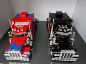 Alternative view of Peterbilt American Truck 1:24 Scale Diecast Collectors Model