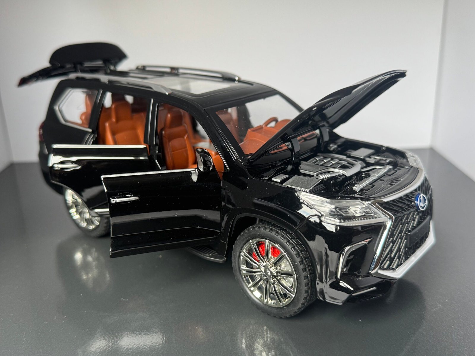 Lexus LS570 1:24 Scale Diecast Collectible Model - Image 6