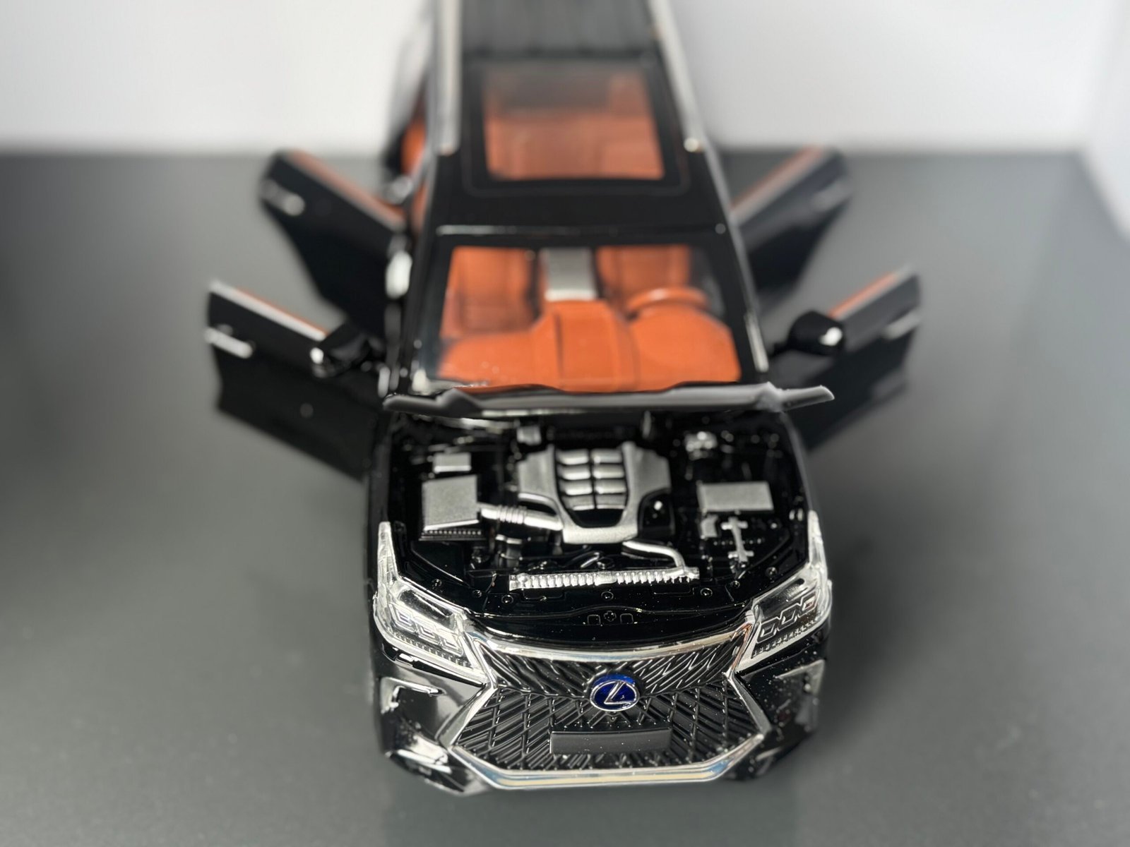 Lexus LS570 1:24 Scale Diecast Collectible Model - Image 7