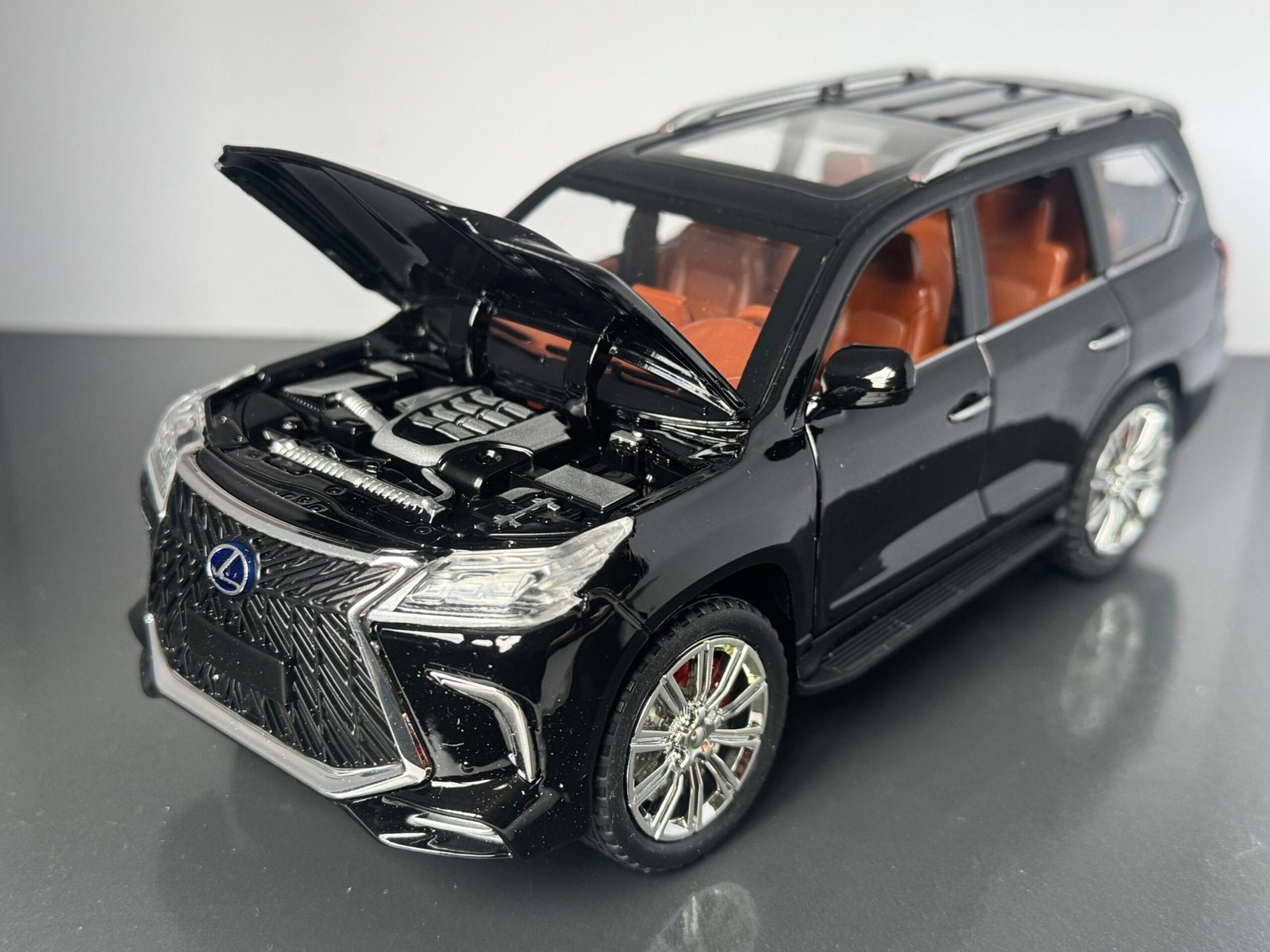 Lexus LS570 1:24 Scale Diecast Collectible Model - Image 8