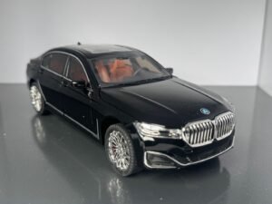 Alternative view of BMW 760Li 1:24 Scale Diecast Collectible Model