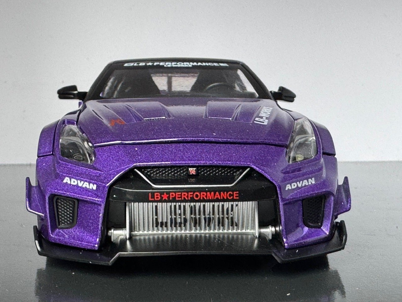 Nissan GT Skyline 1:24 Scale Diecast Collectible Model - Image 7