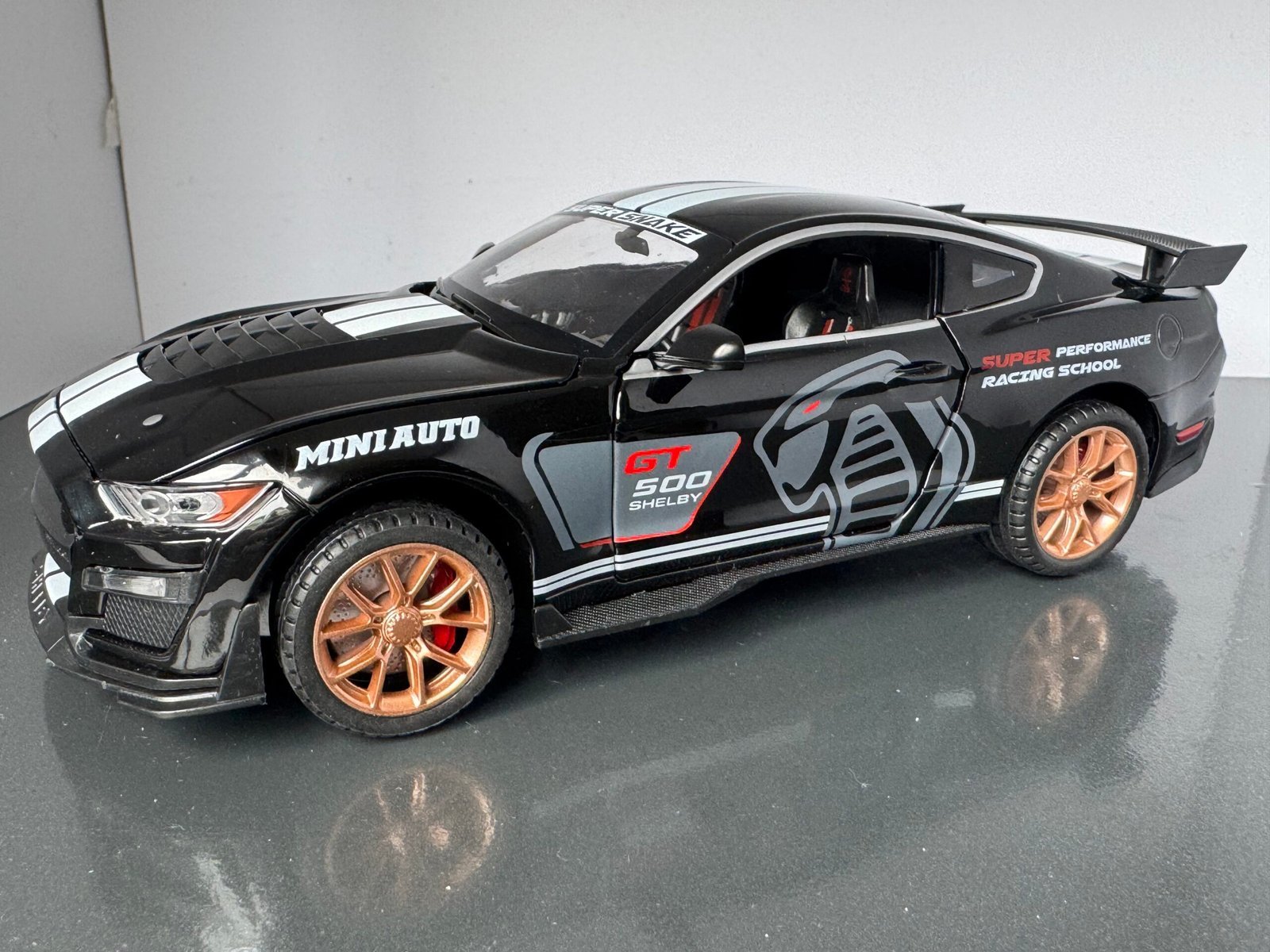 Shelby GT500 1:24 Scale Diecast Collectible Model - Image 3