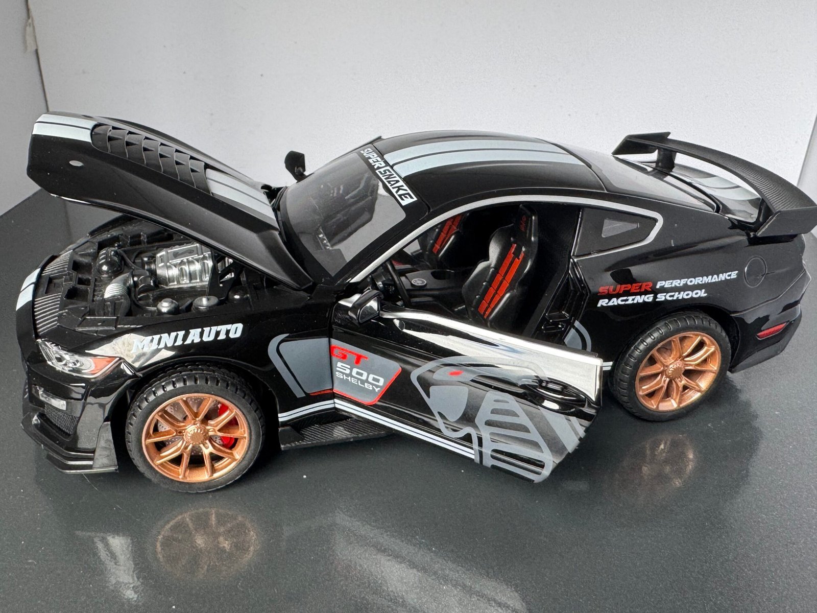 Shelby GT500 1:24 Scale Diecast Collectible Model - Image 8