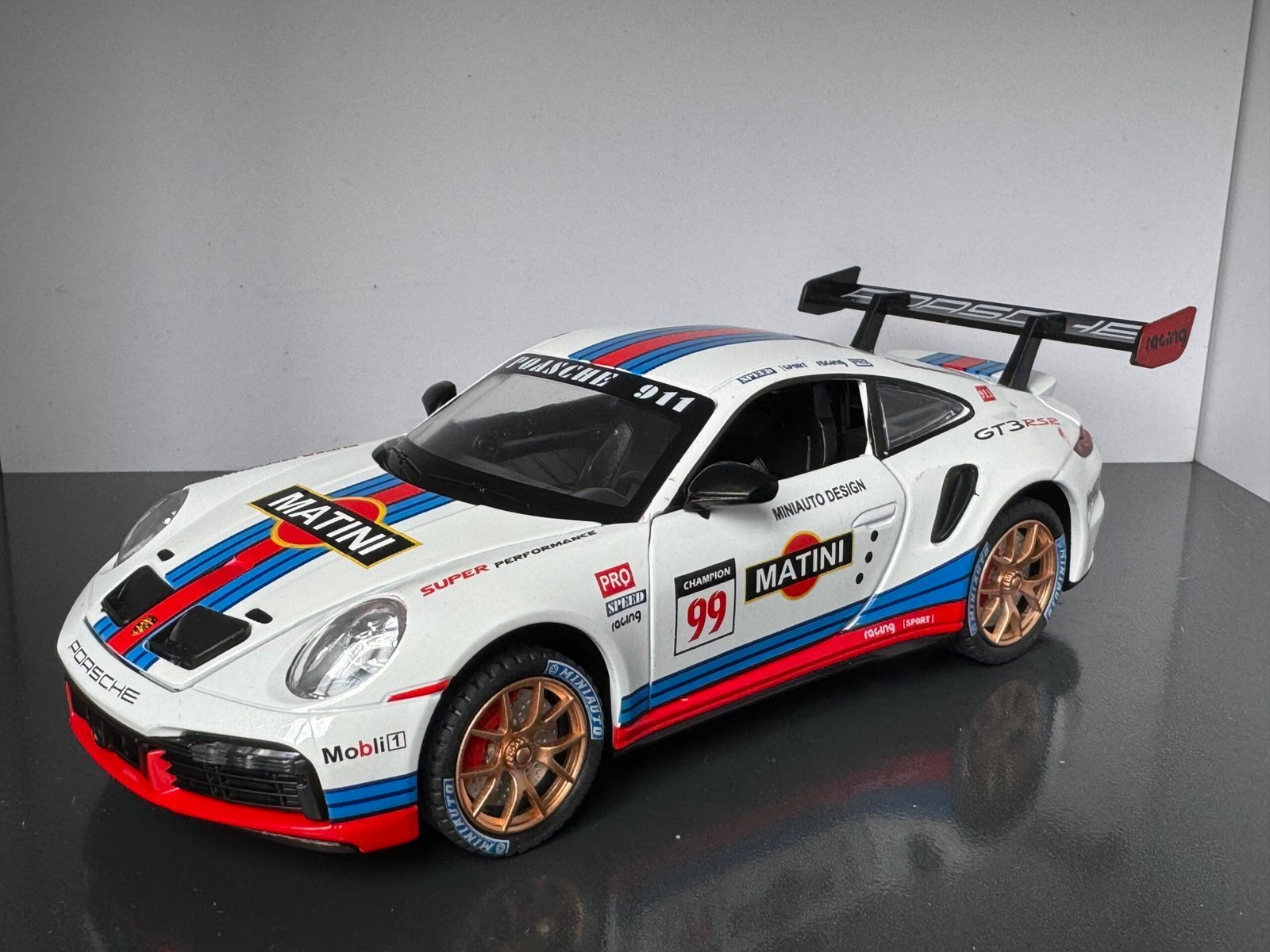 Porsche 911 GT3 1:24 Scale - Image 3