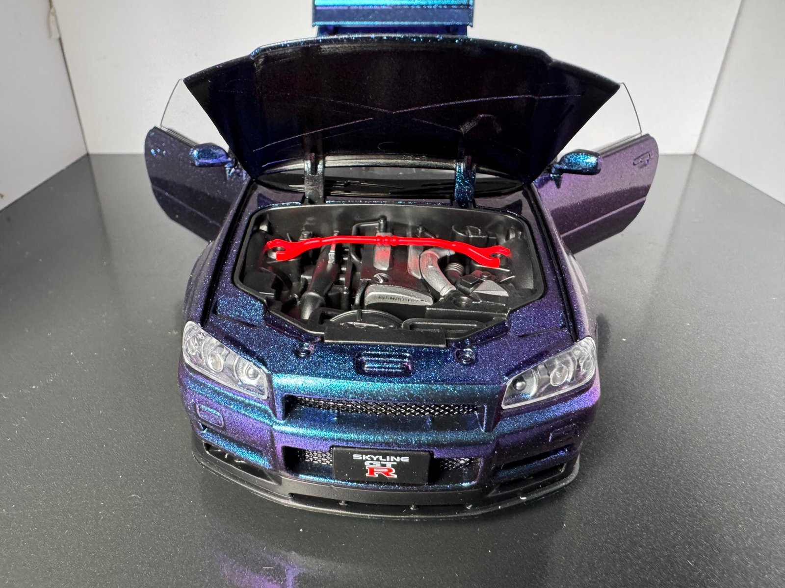 Nissan GT Skyline 1:24 Scale Diecast Collectible Model - Image 4