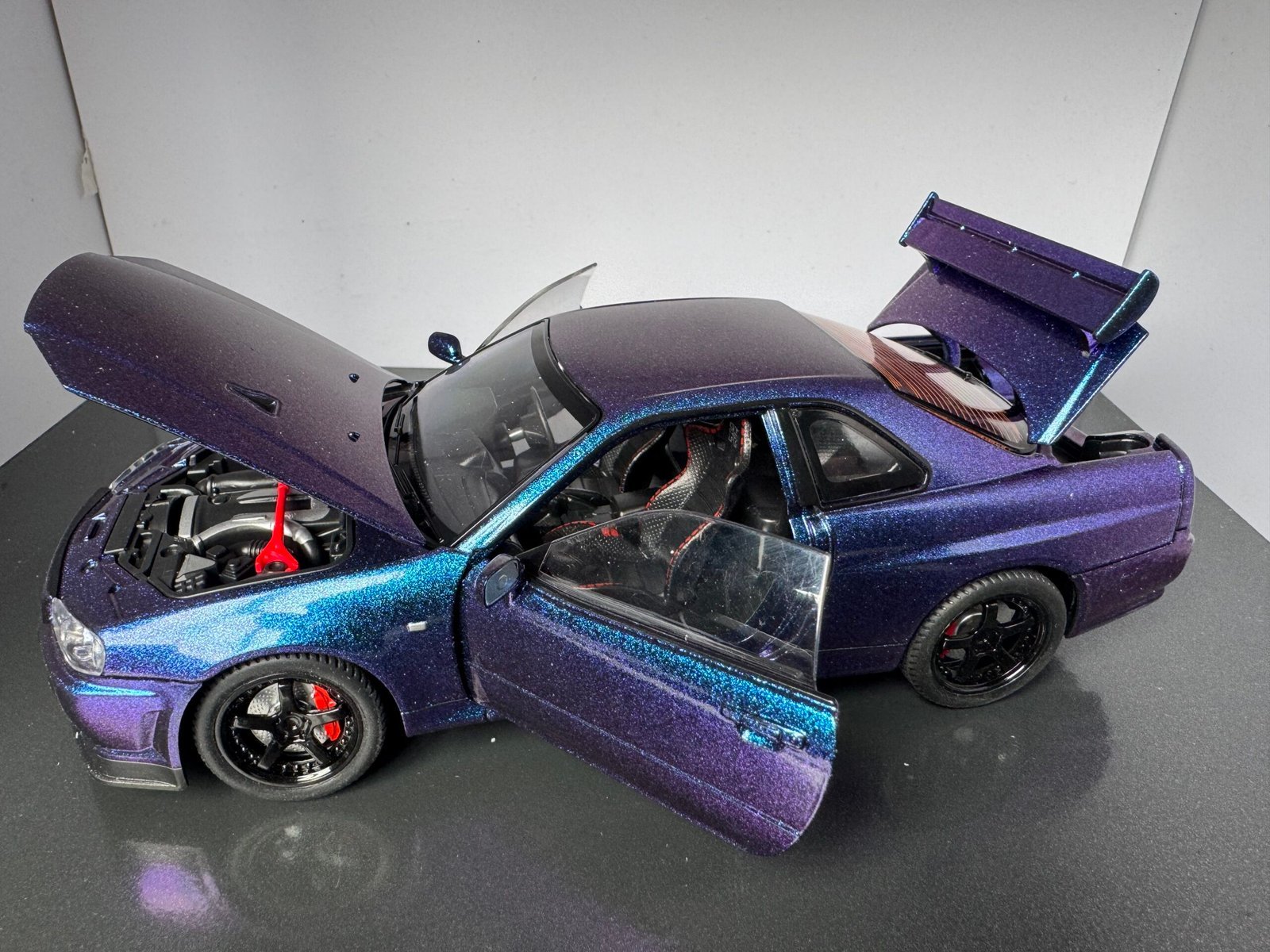 Nissan GT Skyline 1:24 Scale Diecast Collectible Model - Image 5