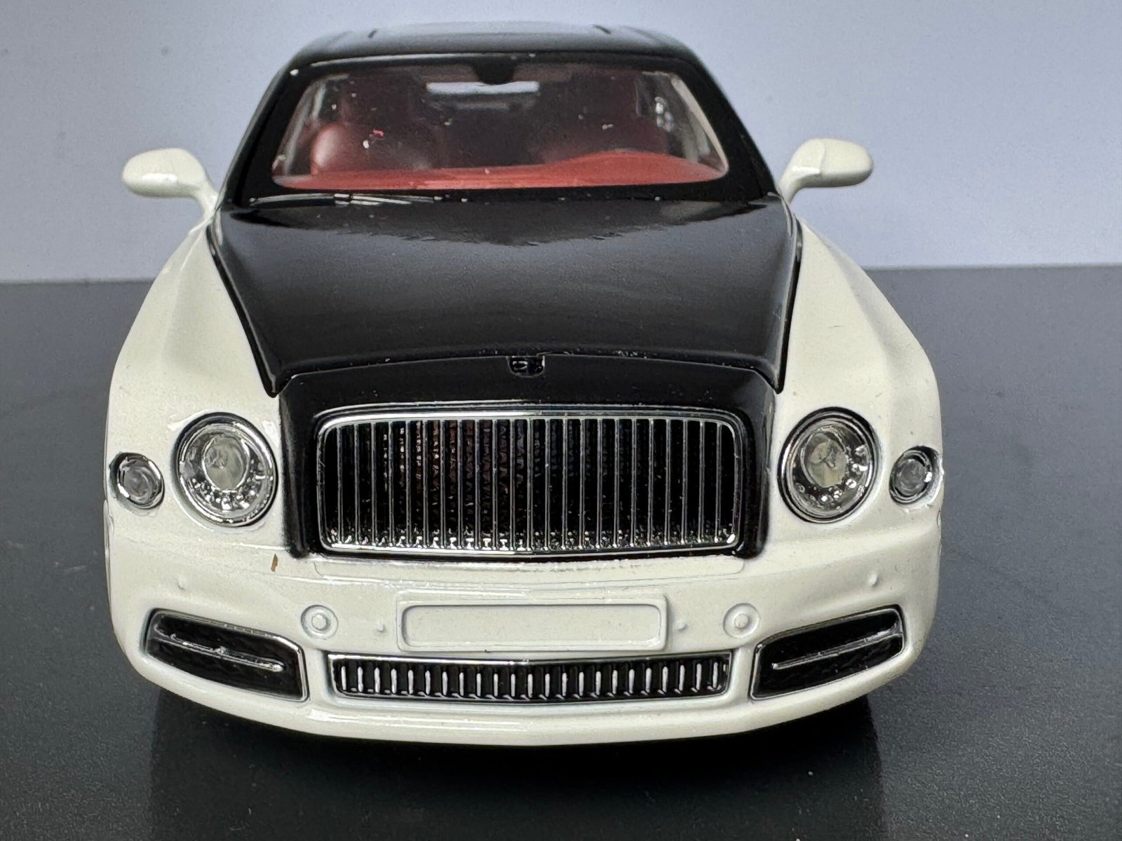 Bentley Mulsane 1:24 Scale Diecast Collectible Model - Image 4