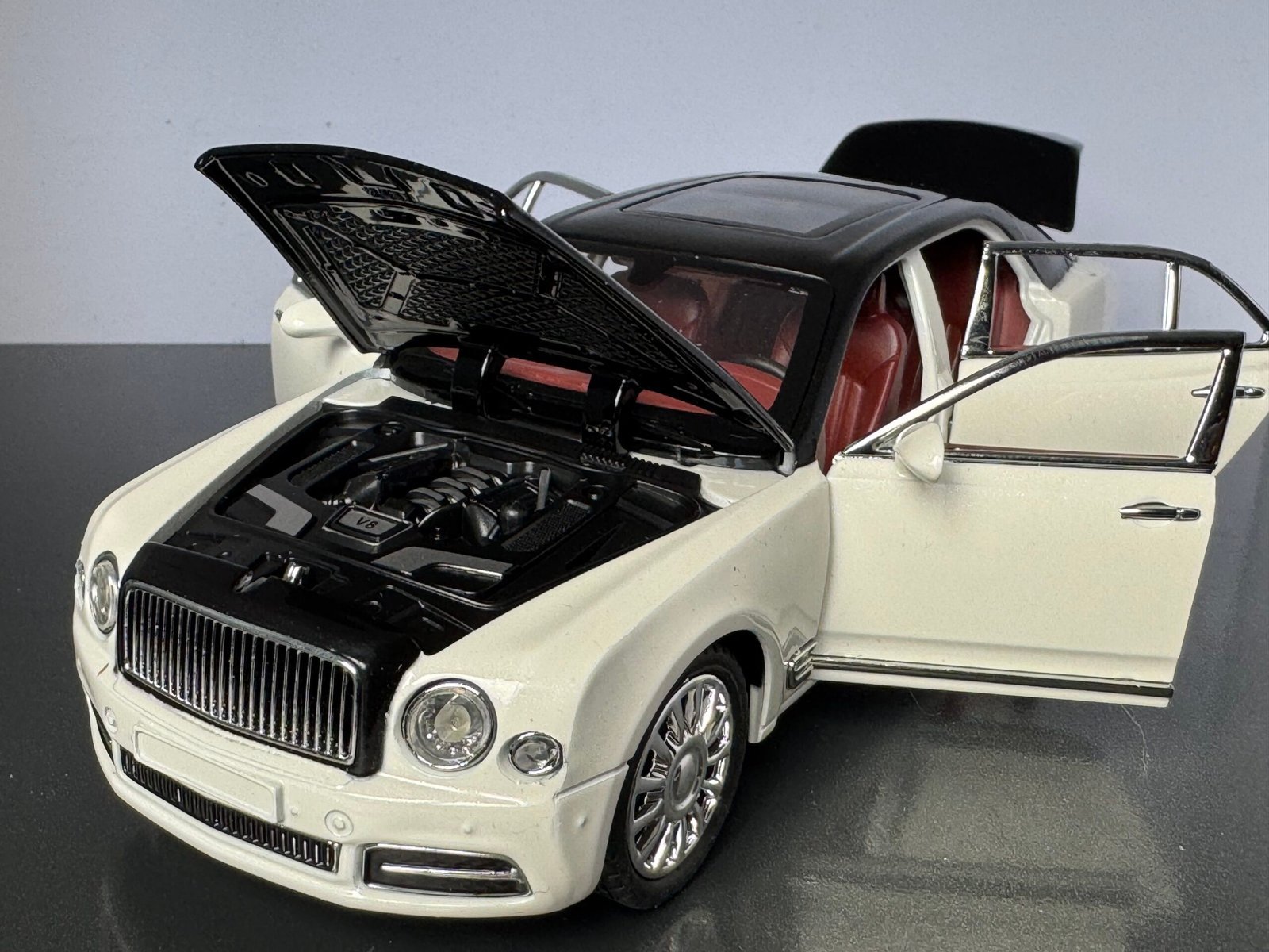 Bentley Mulsane 1:24 Scale Diecast Collectible Model - Image 6