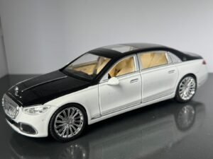 Alternative view of Mercedes Benz S680 1:24 Scale Deicast Collectible Model