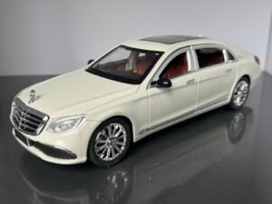Alternative view of Mercedes Benz S Class 1:24 Scale Diecast Collectible Model