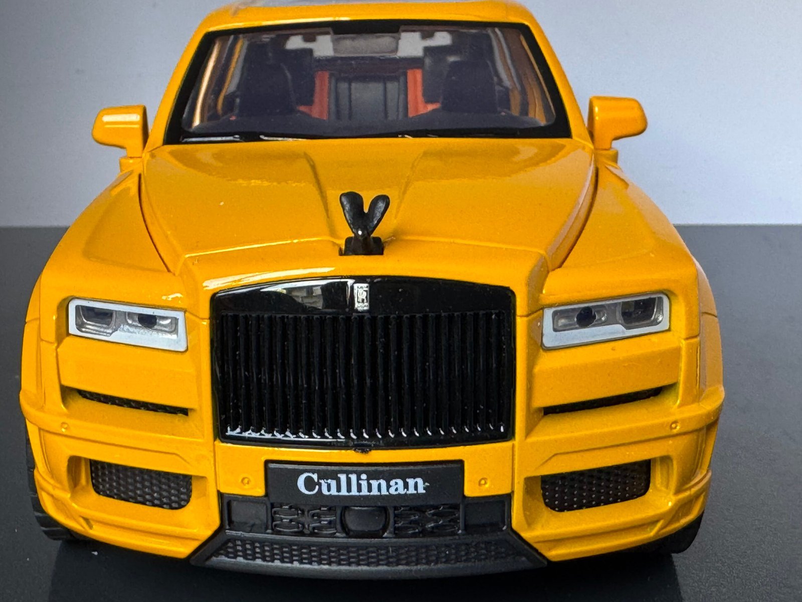 Rolls Royce Cullinan 1:20 Scale Diecast Collectible Model - Image 3