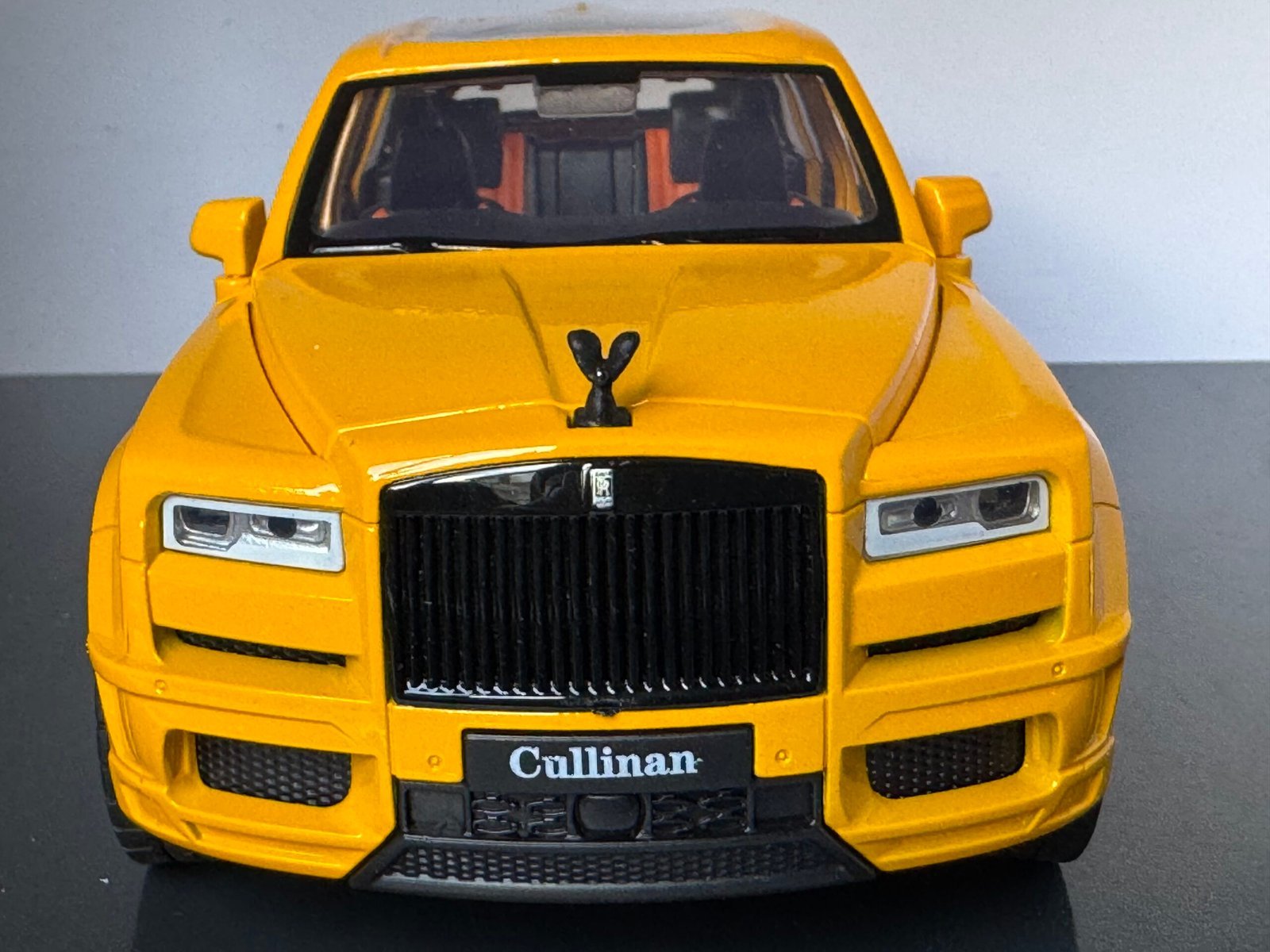 Rolls Royce Cullinan 1:20 Scale Diecast Collectible Model - Image 11