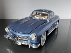 Alternative view of Mercedes Benz 300SL 1:24 Scale Diecast Collectible Model