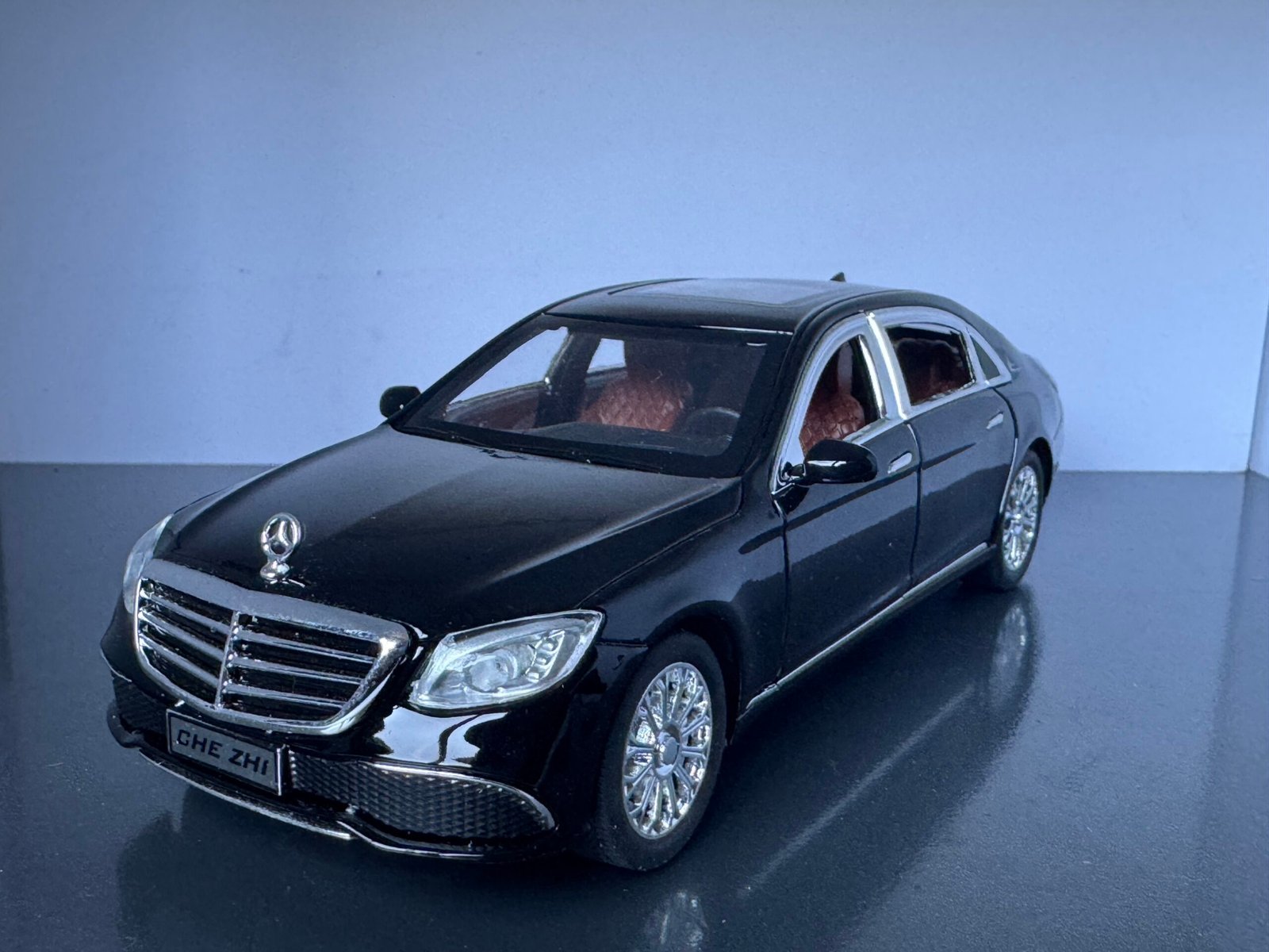 Mercedes Benz S Class 1:24 Scale Deicast Collectible Model - Image 2