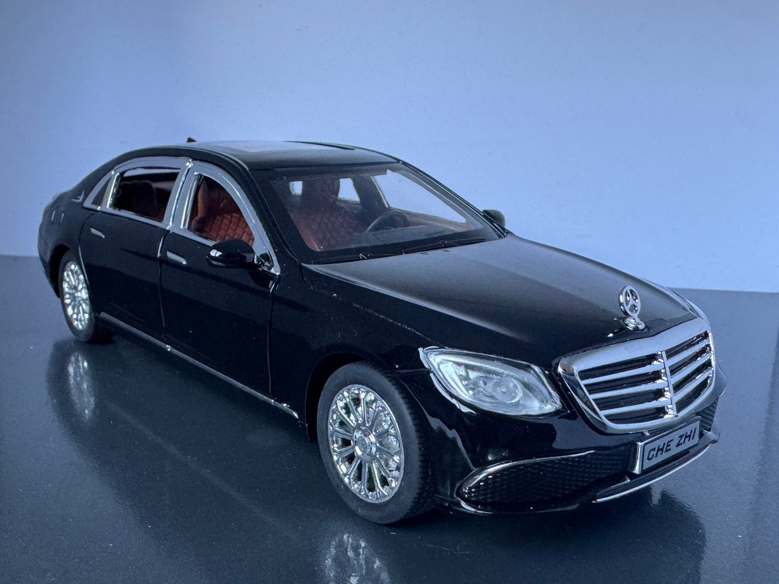 Mercedes Benz S Class 1:24 Scale Deicast Collectible Model - Image 3