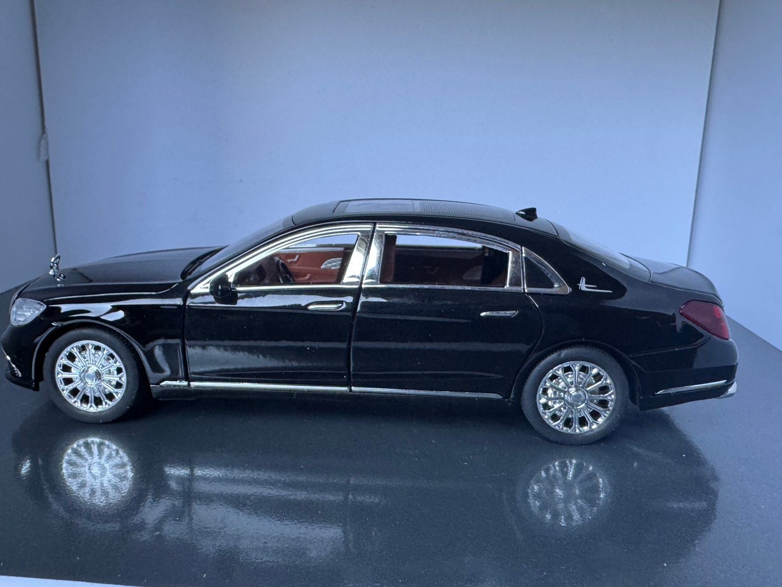 Mercedes Benz S Class 1:24 Scale Deicast Collectible Model - Image 5