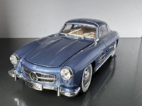 Mercedes Benz 300SL 1:24 Scale Diecast Collectible Model
