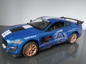 Shelby GT500  1:24 Scale Deicast Collectible Model